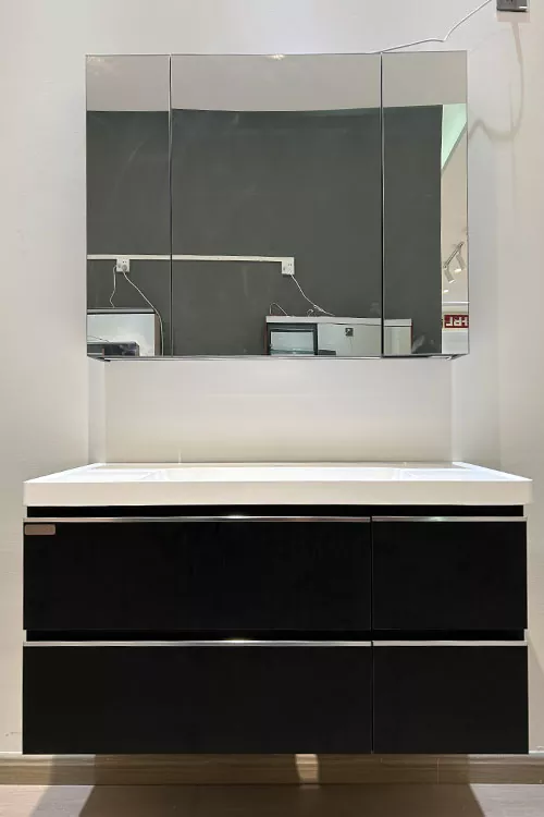 Modern Luxury Multi-Layer Solid Wood Bathroom Vanity